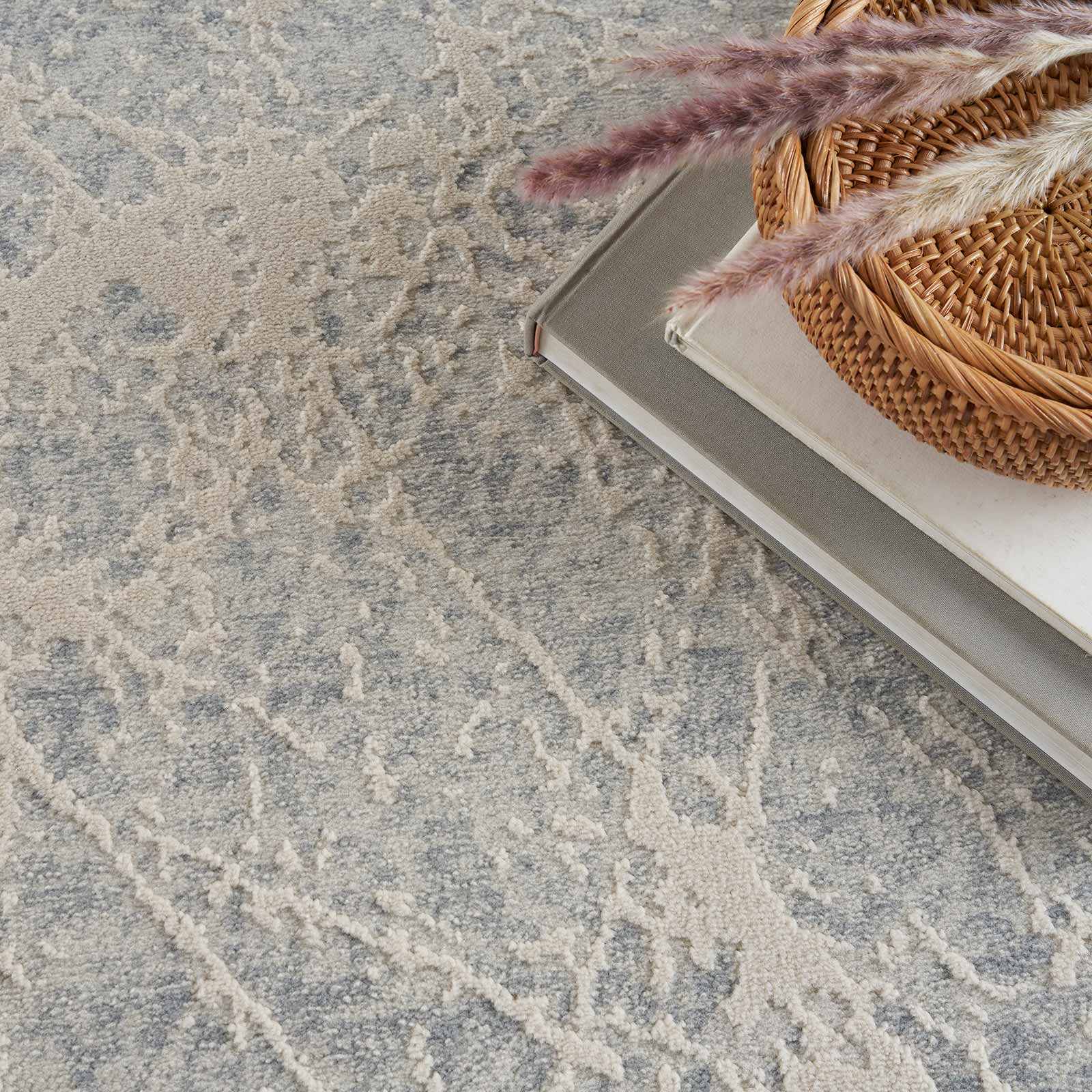 Nourison vloerkleed Exhale EXL02 IVGRY IVORY GREY 5x7 099446954886 interior 2